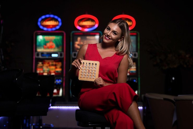 Tampilan gameplay Ikan Jackpot di aplikasi mobile pajerototo dengan ikan bergerak dan pengganda aktif
